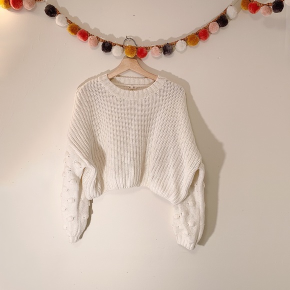 En Creme Sweaters - En Creme Cropped Sweater sz L